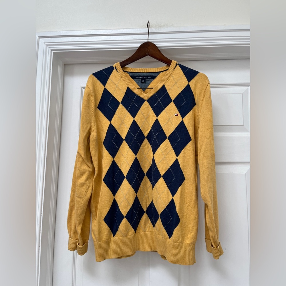 Tommy Hilfiger Men's V-Neck Argyle Sweater in Yellow and Navy size large